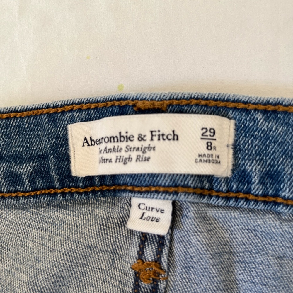 Abercrombie & Fitch Blue Cropped Ankle Jeans size 8